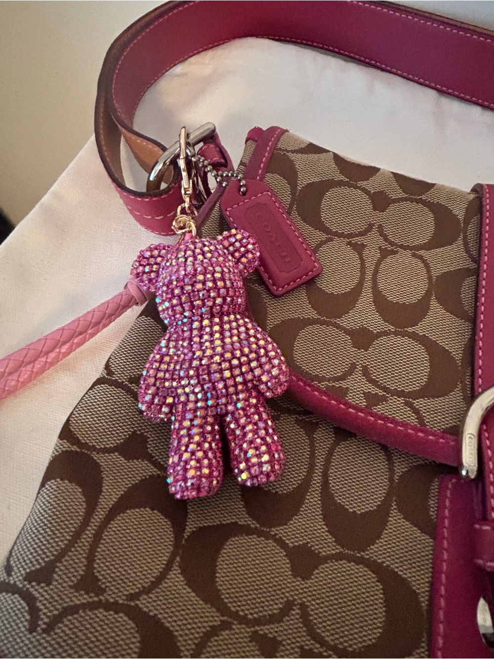 Coach Soho Buckle Shoulder Bag, with Pink Suede corners and trim.  Rare! - Picture 10 of 10